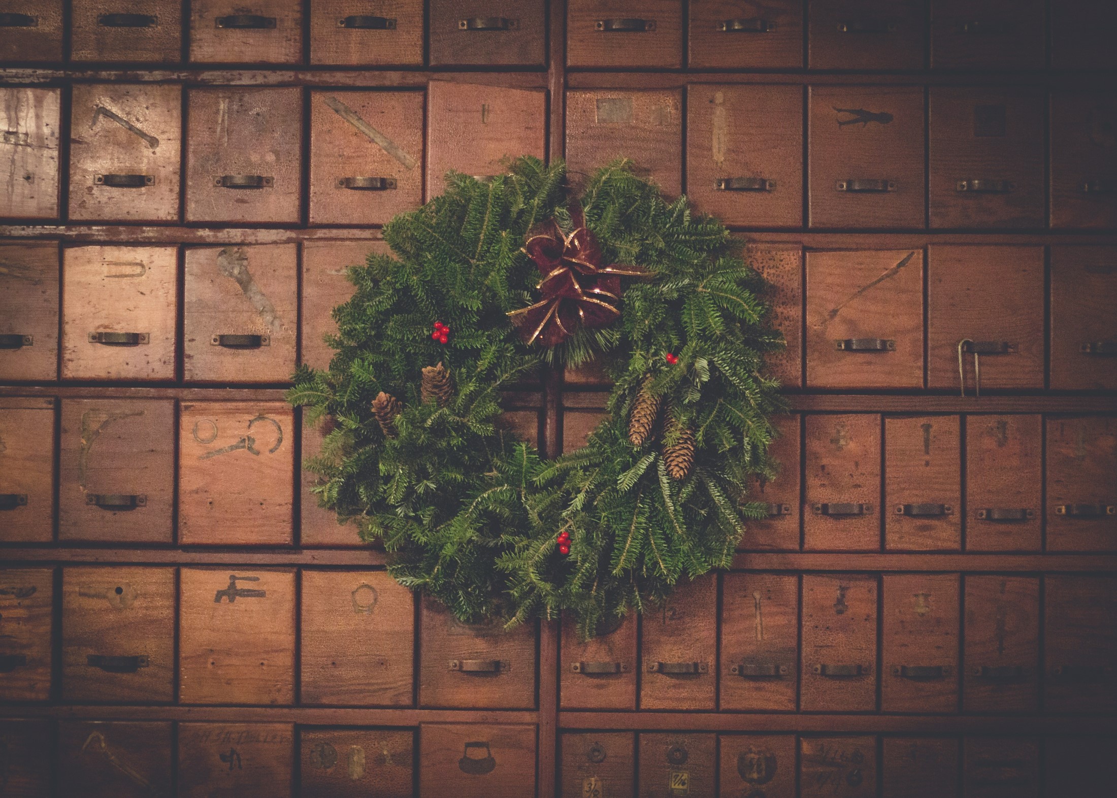holiday breaks with wreath